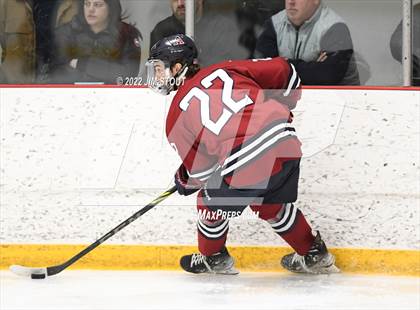Thumbnail 2 in Loomis vs. Avon Old Farms (Avon Christmas Classic Final) photogallery.