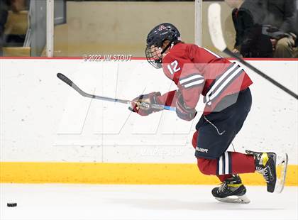 Thumbnail 2 in Loomis vs. Avon Old Farms (Avon Christmas Classic Final) photogallery.