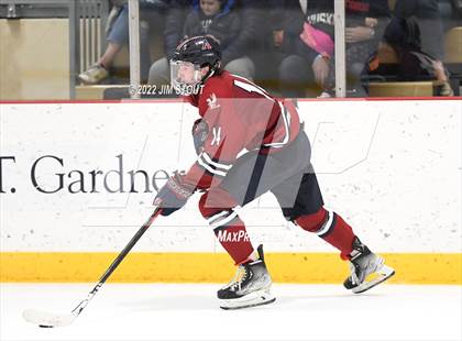 Thumbnail 3 in Loomis vs. Avon Old Farms (Avon Christmas Classic Final) photogallery.