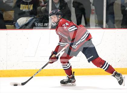 Thumbnail 2 in Loomis vs. Avon Old Farms (Avon Christmas Classic Final) photogallery.