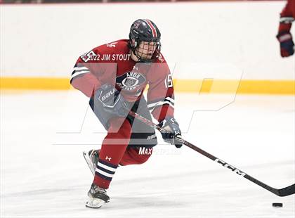 Thumbnail 3 in Loomis vs. Avon Old Farms (Avon Christmas Classic Final) photogallery.