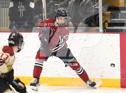 Thumbnail 1 in Loomis vs. Avon Old Farms (Avon Christmas Classic Final) photogallery.