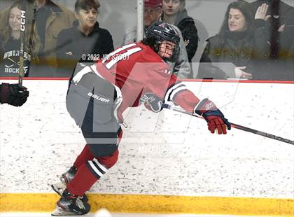 Thumbnail 2 in Loomis vs. Avon Old Farms (Avon Christmas Classic Final) photogallery.