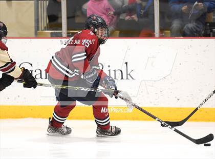 Thumbnail 2 in Loomis vs. Avon Old Farms (Avon Christmas Classic Final) photogallery.