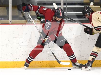 Thumbnail 2 in Loomis vs. Avon Old Farms (Avon Christmas Classic Final) photogallery.