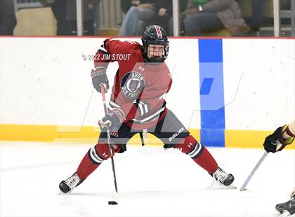 Thumbnail 2 in Loomis vs. Avon Old Farms (Avon Christmas Classic Final) photogallery.