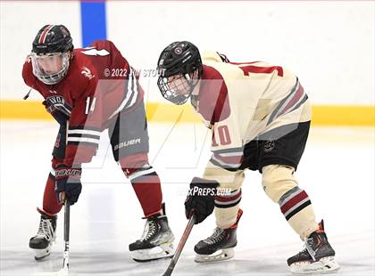 Thumbnail 2 in Loomis vs. Avon Old Farms (Avon Christmas Classic Final) photogallery.