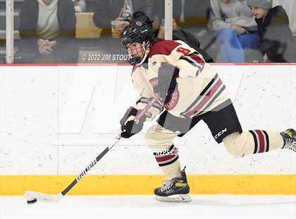 Thumbnail 2 in Loomis vs. Avon Old Farms (Avon Christmas Classic Final) photogallery.