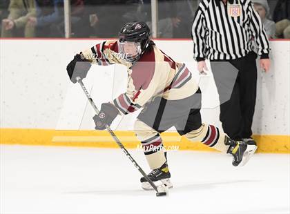 Thumbnail 3 in Loomis vs. Avon Old Farms (Avon Christmas Classic Final) photogallery.