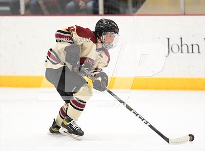 Thumbnail 3 in Loomis vs. Avon Old Farms (Avon Christmas Classic Final) photogallery.