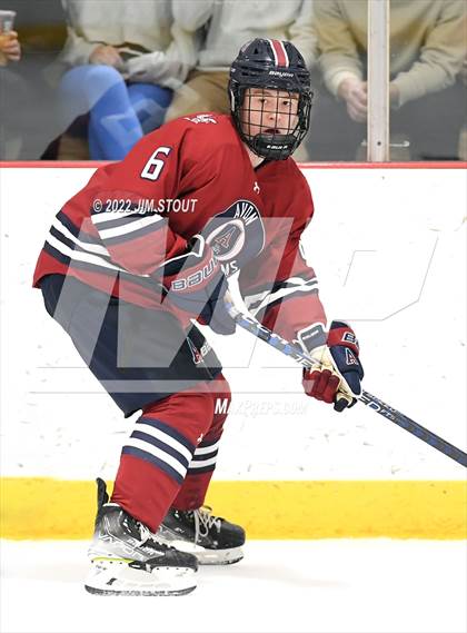 Thumbnail 3 in Loomis vs. Avon Old Farms (Avon Christmas Classic Final) photogallery.