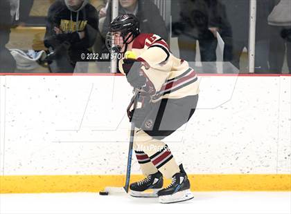 Thumbnail 3 in Loomis vs. Avon Old Farms (Avon Christmas Classic Final) photogallery.