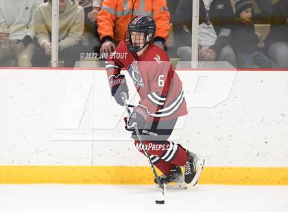 Thumbnail 3 in Loomis vs. Avon Old Farms (Avon Christmas Classic Final) photogallery.