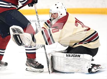 Thumbnail 2 in Loomis vs. Avon Old Farms (Avon Christmas Classic Final) photogallery.