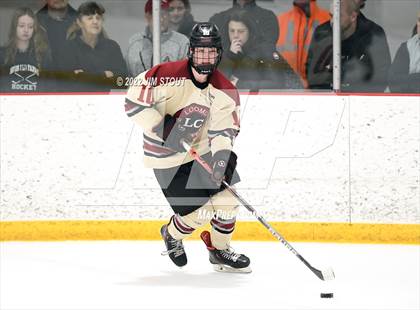 Thumbnail 3 in Loomis vs. Avon Old Farms (Avon Christmas Classic Final) photogallery.