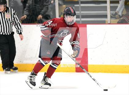 Thumbnail 2 in Loomis vs. Avon Old Farms (Avon Christmas Classic Final) photogallery.