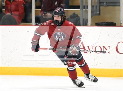 Thumbnail 2 in Loomis vs. Avon Old Farms (Avon Christmas Classic Final) photogallery.