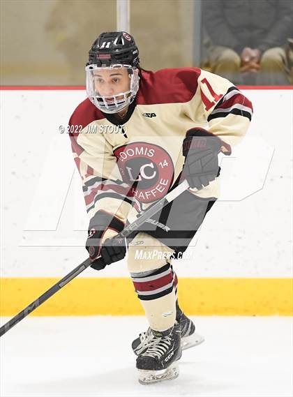 Thumbnail 2 in Loomis vs. Avon Old Farms (Avon Christmas Classic Final) photogallery.
