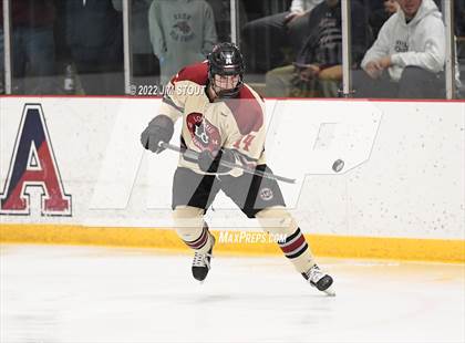 Thumbnail 3 in Loomis vs. Avon Old Farms (Avon Christmas Classic Final) photogallery.