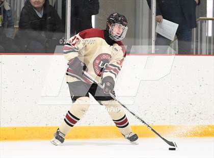 Thumbnail 3 in Loomis vs. Avon Old Farms (Avon Christmas Classic Final) photogallery.