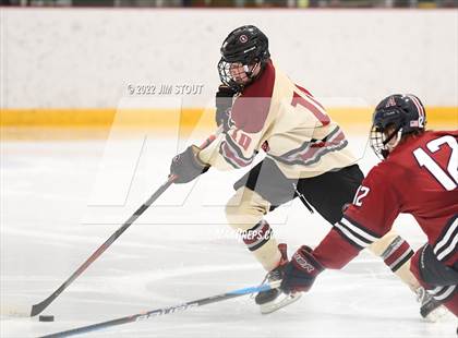 Thumbnail 2 in Loomis vs. Avon Old Farms (Avon Christmas Classic Final) photogallery.