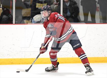 Thumbnail 3 in Loomis vs. Avon Old Farms (Avon Christmas Classic Final) photogallery.