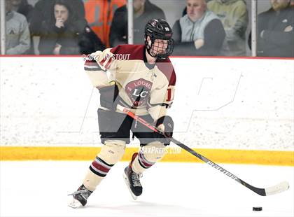 Thumbnail 2 in Loomis vs. Avon Old Farms (Avon Christmas Classic Final) photogallery.