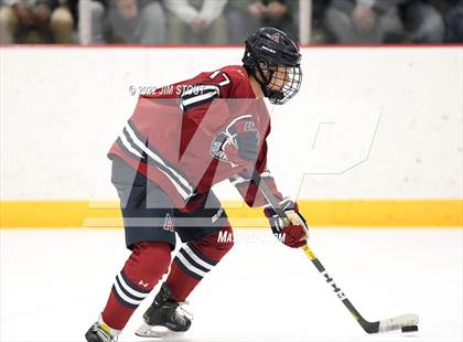 Thumbnail 1 in Loomis vs. Avon Old Farms (Avon Christmas Classic Final) photogallery.