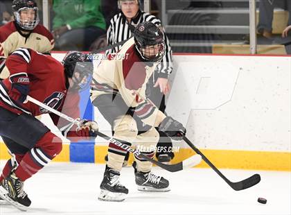 Thumbnail 1 in Loomis vs. Avon Old Farms (Avon Christmas Classic Final) photogallery.