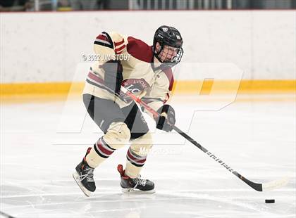 Thumbnail 2 in Loomis vs. Avon Old Farms (Avon Christmas Classic Final) photogallery.