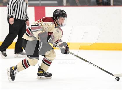 Thumbnail 2 in Loomis vs. Avon Old Farms (Avon Christmas Classic Final) photogallery.