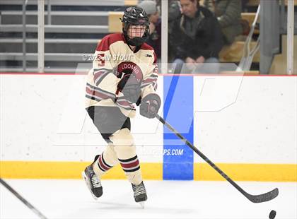 Thumbnail 2 in Loomis vs. Avon Old Farms (Avon Christmas Classic Final) photogallery.