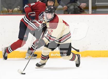 Thumbnail 1 in Loomis vs. Avon Old Farms (Avon Christmas Classic Final) photogallery.
