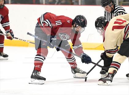 Thumbnail 3 in Loomis vs. Avon Old Farms (Avon Christmas Classic Final) photogallery.