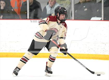 Thumbnail 3 in Loomis vs. Avon Old Farms (Avon Christmas Classic Final) photogallery.