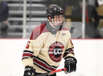 Thumbnail 1 in Loomis vs. Avon Old Farms (Avon Christmas Classic Final) photogallery.