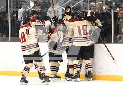 Thumbnail 3 in Loomis vs. Avon Old Farms (Avon Christmas Classic Final) photogallery.