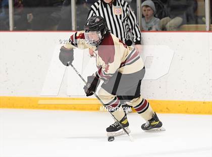 Thumbnail 2 in Loomis vs. Avon Old Farms (Avon Christmas Classic Final) photogallery.