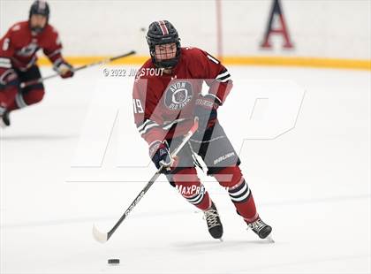 Thumbnail 3 in Loomis vs. Avon Old Farms (Avon Christmas Classic Final) photogallery.
