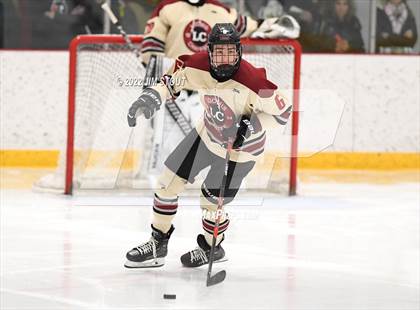 Thumbnail 1 in Loomis vs. Avon Old Farms (Avon Christmas Classic Final) photogallery.