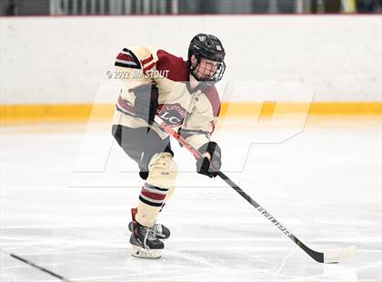 Thumbnail 3 in Loomis vs. Avon Old Farms (Avon Christmas Classic Final) photogallery.