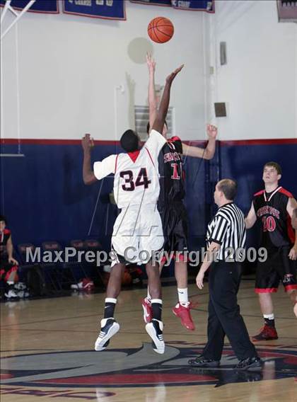 Thumbnail 2 in Fox-Canada vs. Bellarmine-Jefferson (Bell-Jeff Tournament) photogallery.
