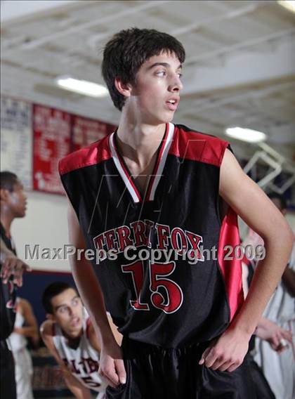 Thumbnail 1 in Fox-Canada vs. Bellarmine-Jefferson (Bell-Jeff Tournament) photogallery.