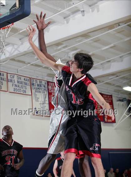 Thumbnail 2 in Fox-Canada vs. Bellarmine-Jefferson (Bell-Jeff Tournament) photogallery.