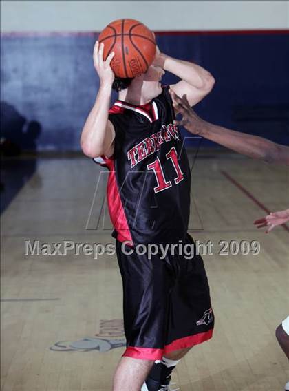 Thumbnail 2 in Fox-Canada vs. Bellarmine-Jefferson (Bell-Jeff Tournament) photogallery.