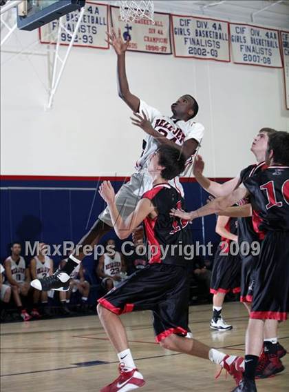 Thumbnail 3 in Fox-Canada vs. Bellarmine-Jefferson (Bell-Jeff Tournament) photogallery.