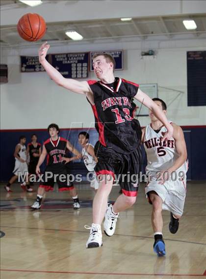 Thumbnail 1 in Fox-Canada vs. Bellarmine-Jefferson (Bell-Jeff Tournament) photogallery.