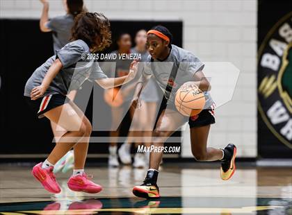 Thumbnail 1 in TMI-Episcopal @ Basha photogallery.