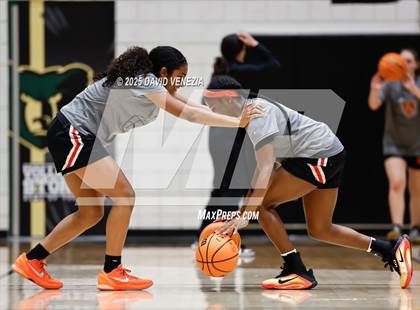 Thumbnail 2 in TMI-Episcopal @ Basha photogallery.