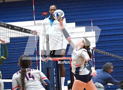 Thumbnail 2 in Liberty vs. Bishop Manogue (Durango Fall Classic) photogallery.